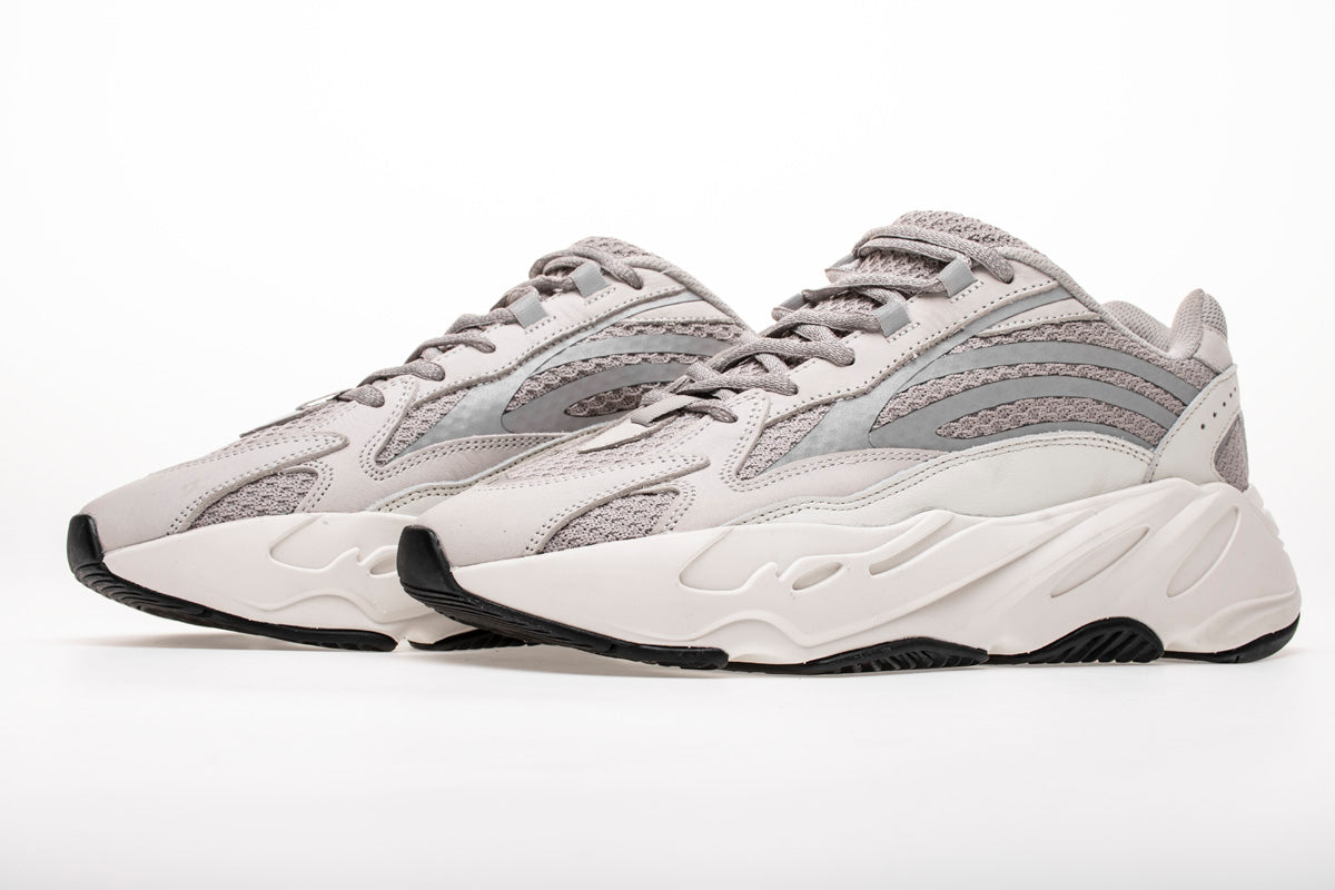 700V2