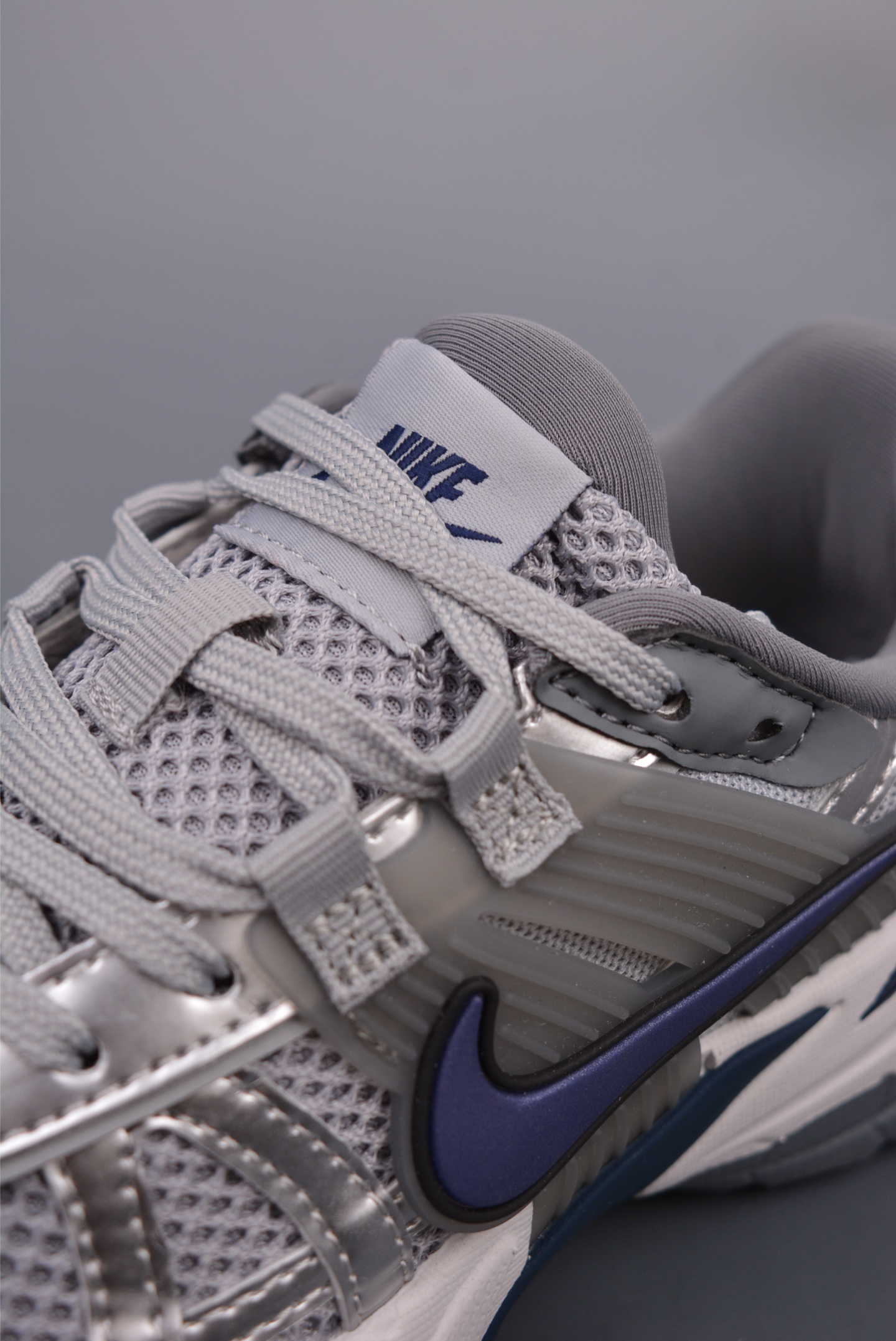 Nike Wmns V2K Runtekk LowWolf GreyMidnight Navy HJ4497-002