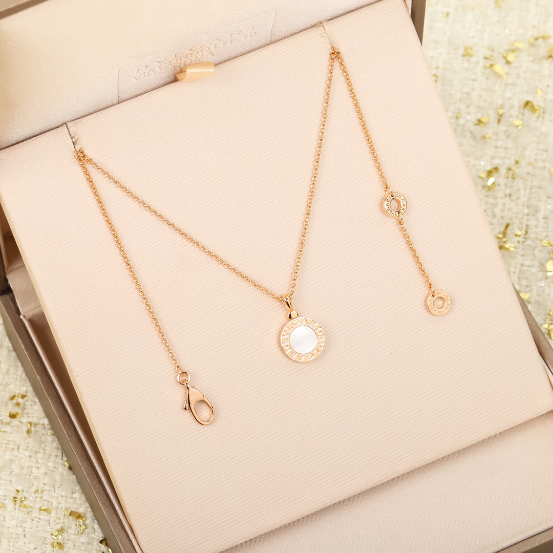 Bulgari round mother-of-pearl necklace