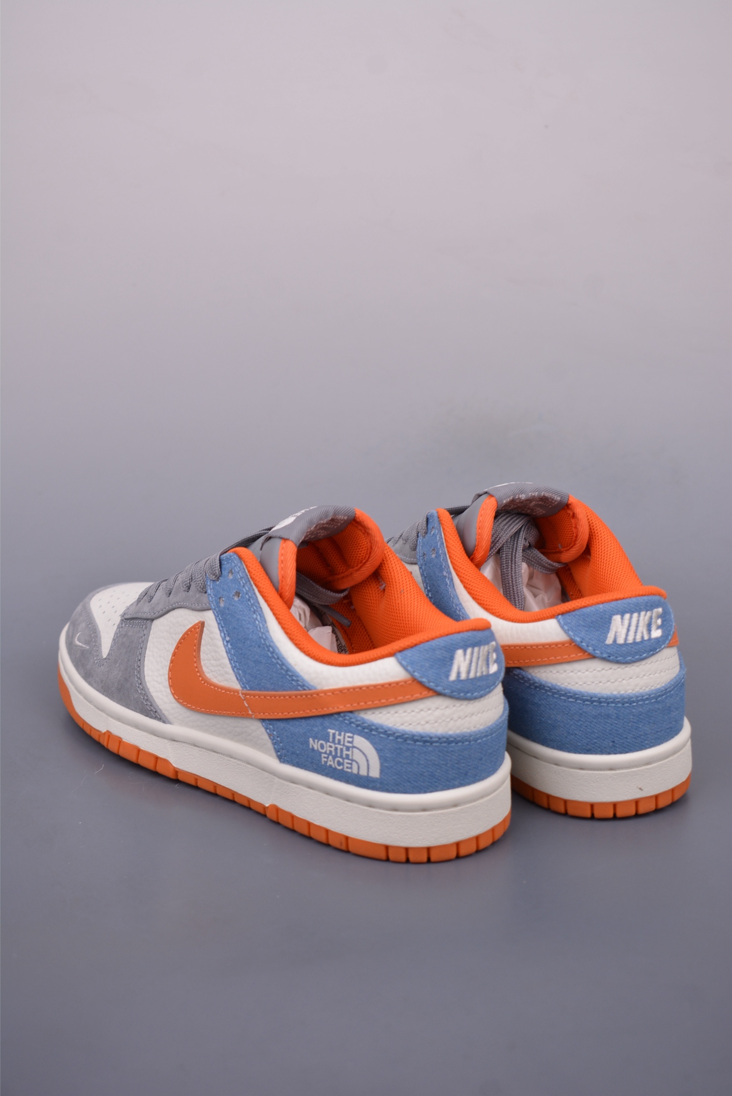 The North Face x Nike SB Dunk Low sneakers Gray, White, Blue and Orange CY5979-112