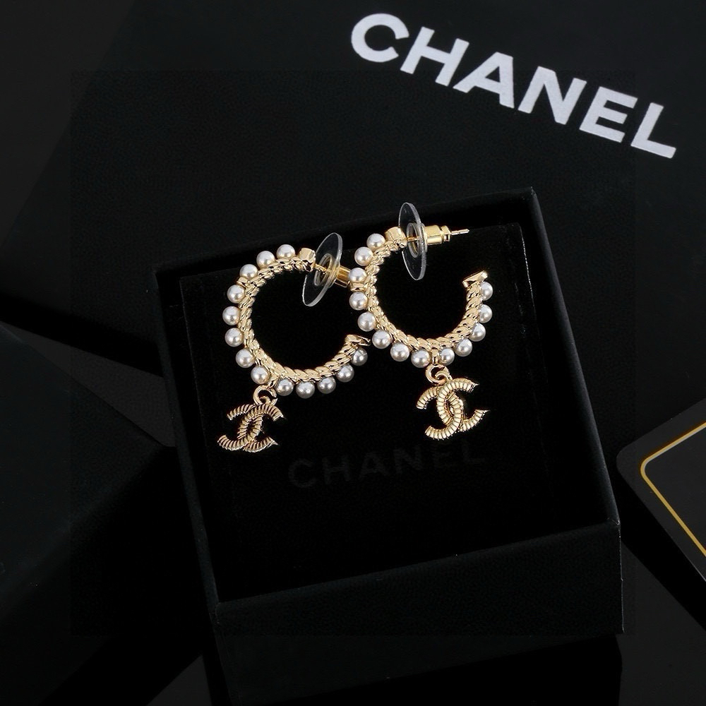 CHANEL CC Pearl Earrings