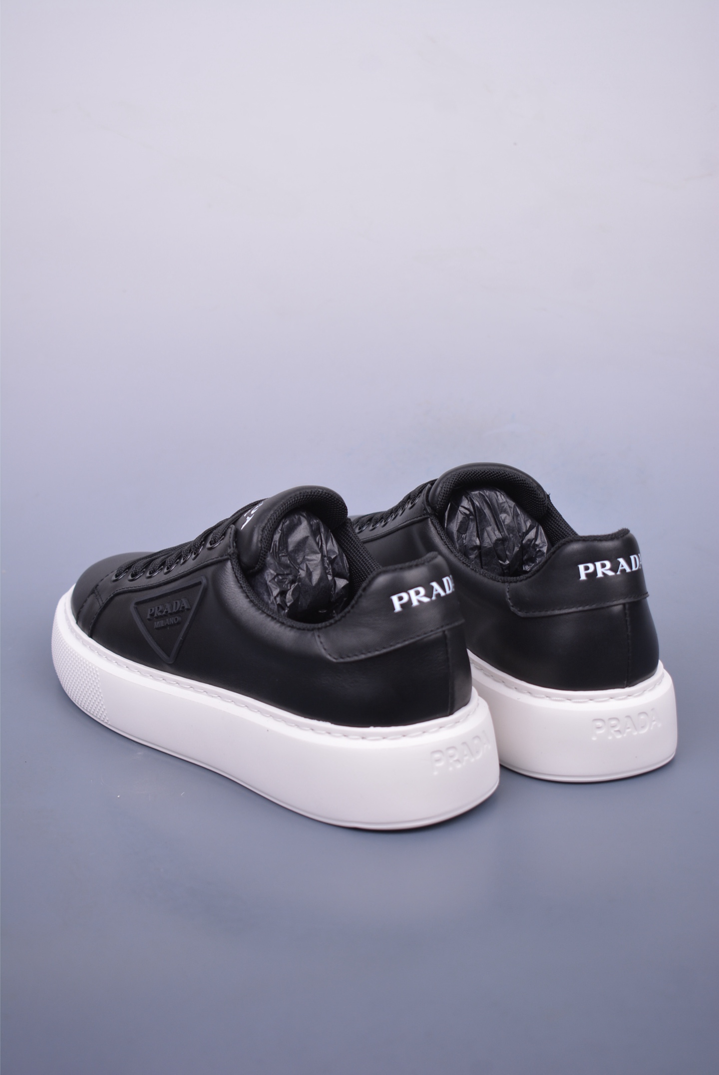 Prada low-top casual sneakers black and white AJ17392118