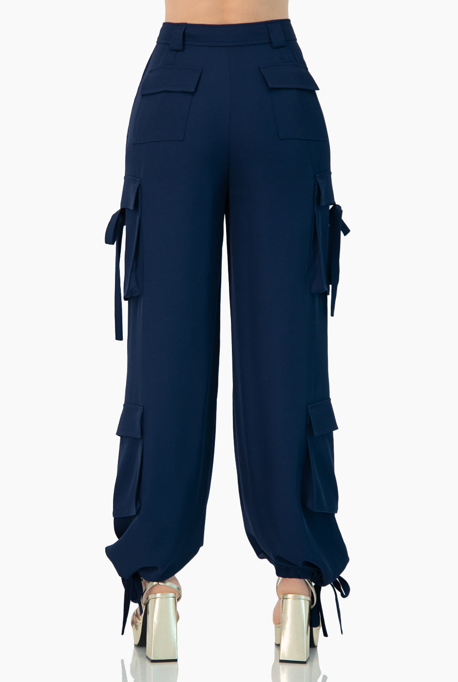 Pantalon cargo liso con cintas