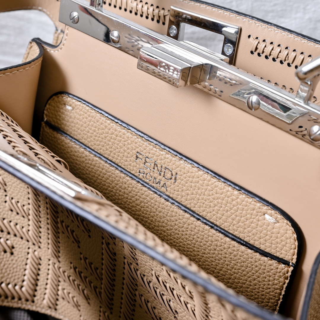 FENDI ekaboo iseeu small bag 3372