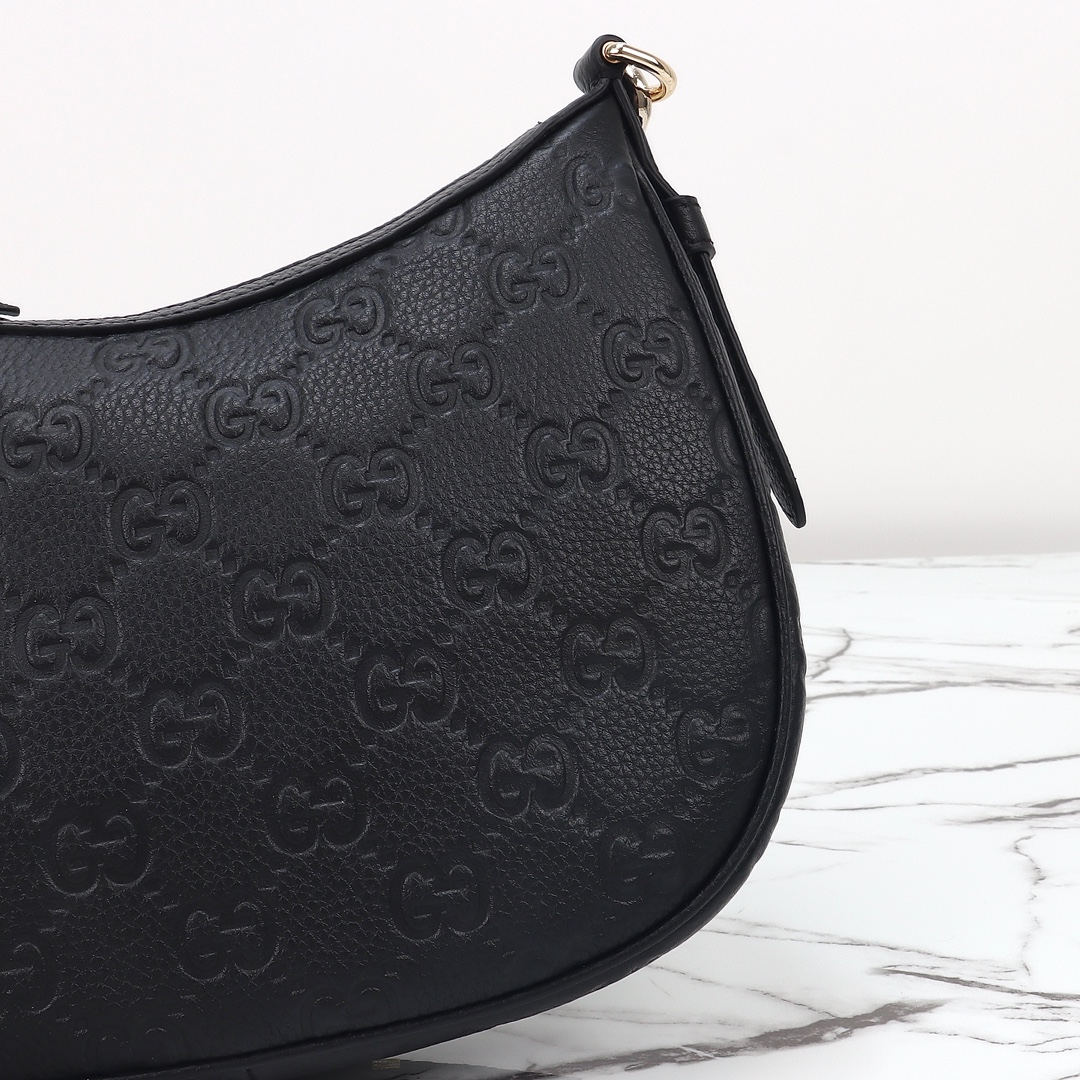 Gucci GG Emblem Medium Shoulder Bag 815409 AAEEM 1000