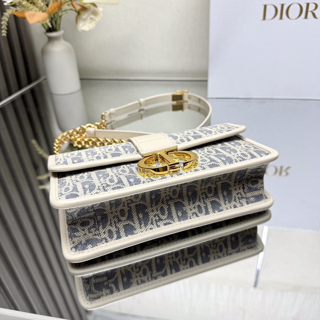 Dior Montaigne Raffia Collection 9207