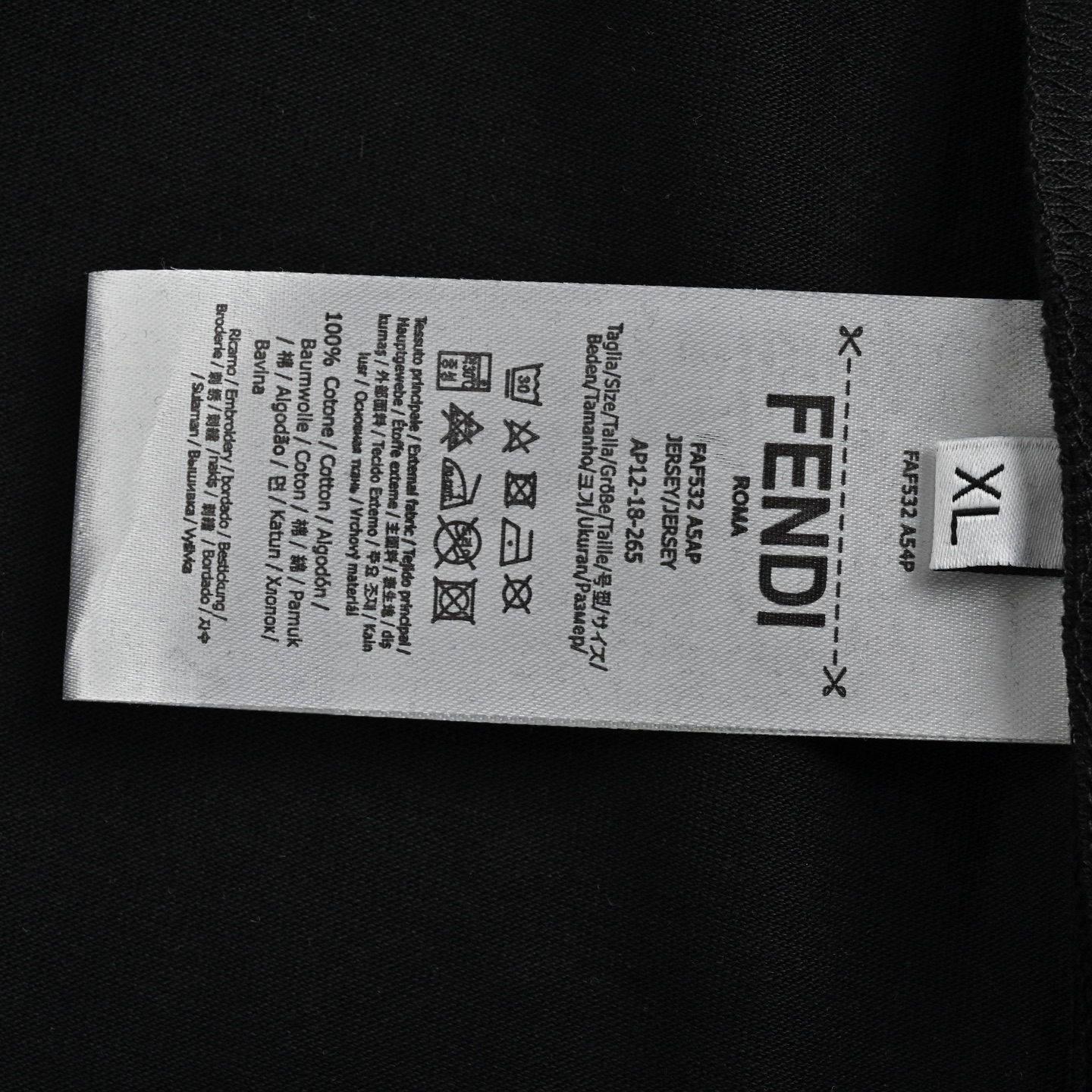 Fendi 25ss short sleeves with FF metal logo on the neckline