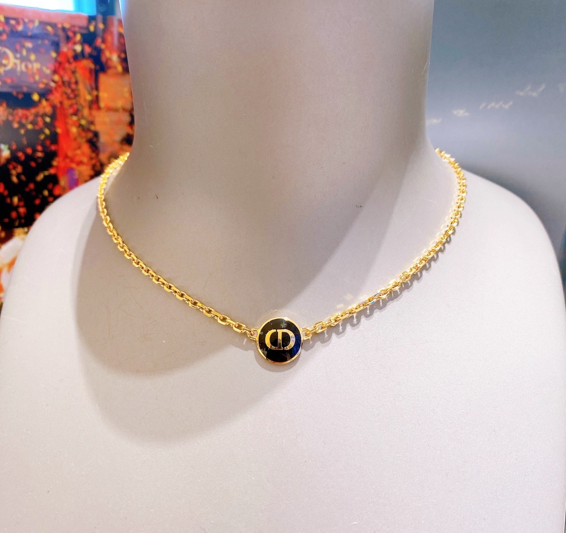 Dior black round necklace