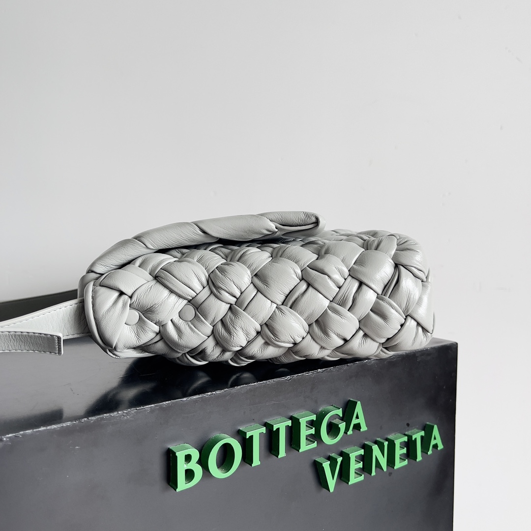 Bottega Veneta 24 Rumple Messenger Bag 776519