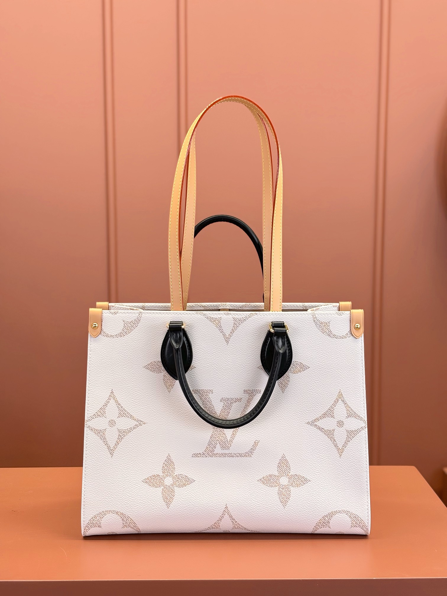 Louis Vuitton ONTHEGO Medium Handbag M46912