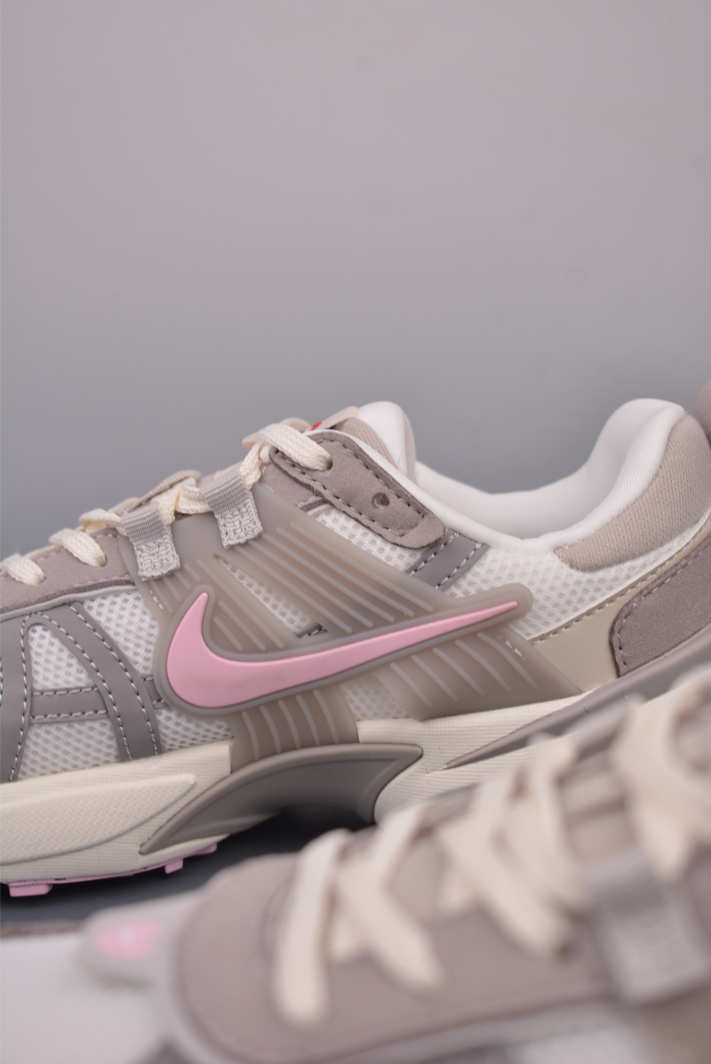 Nike Wmns V2K Runtekk Low Light Grey White Pink HV5997-161