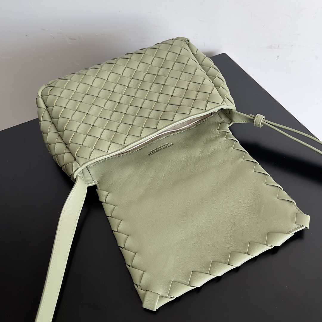 Bottega Veneta Cobble Bag 755659