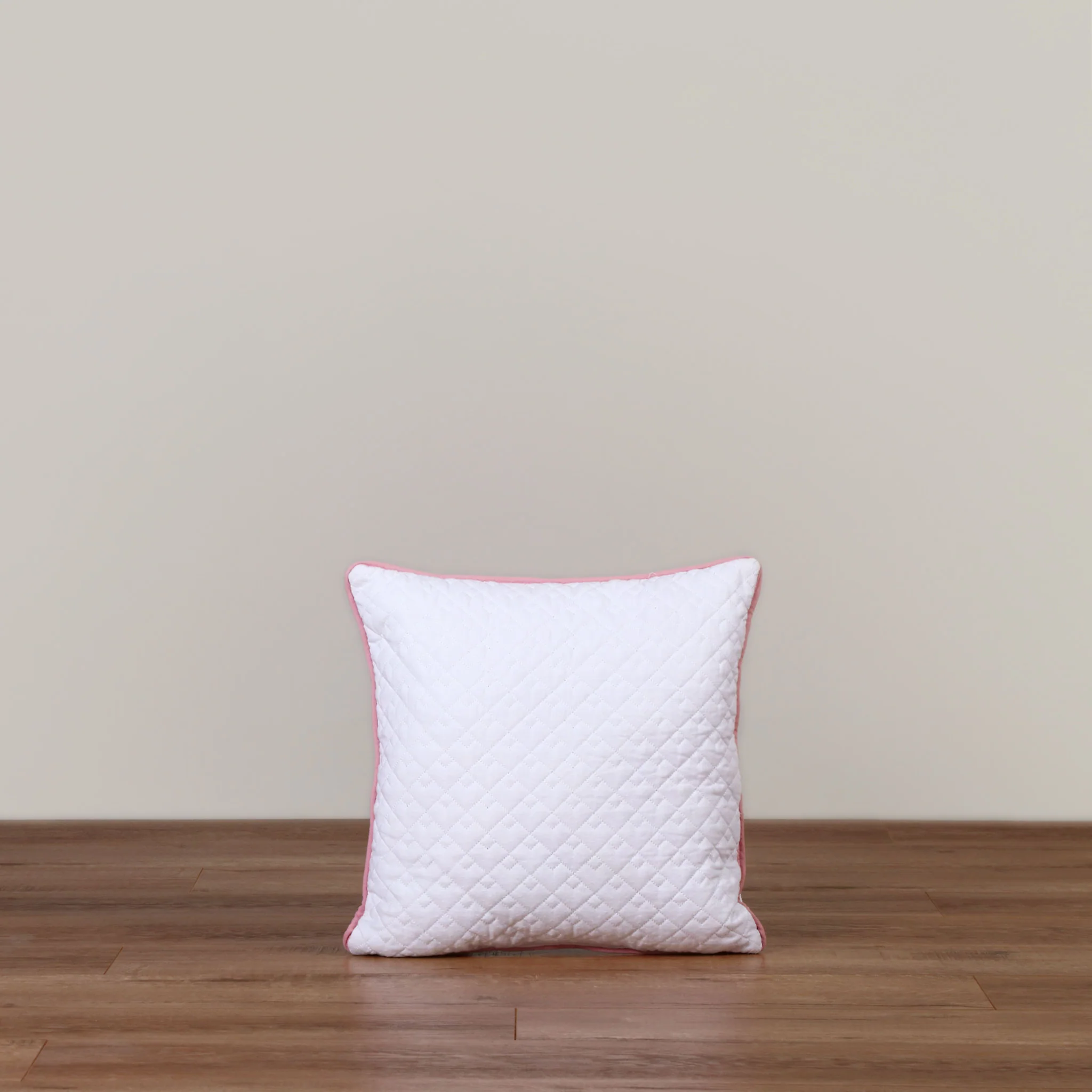 Cojín decorativo cuadrado Blanco Pompón Rosa Palo