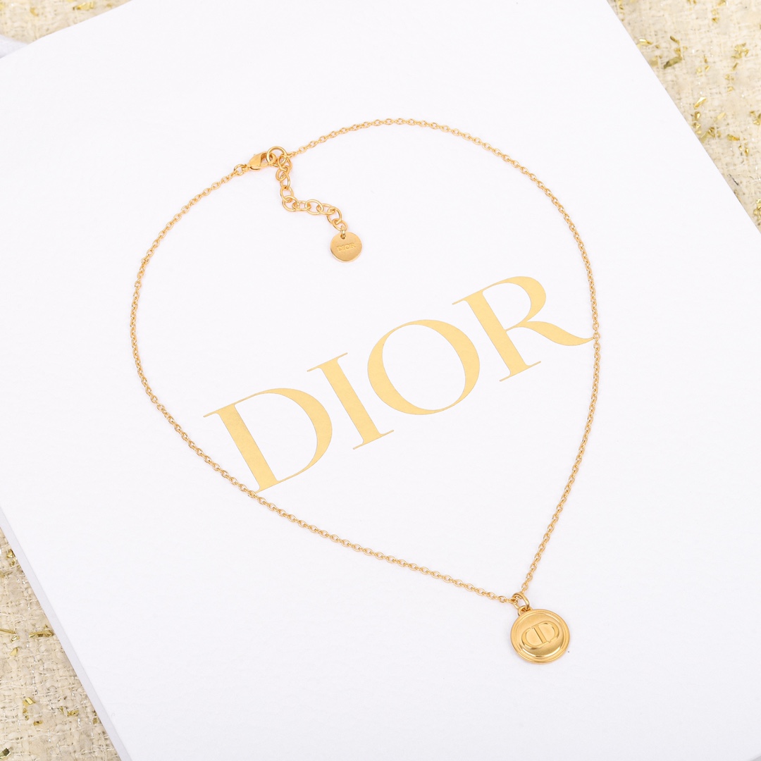Dior letter necklace