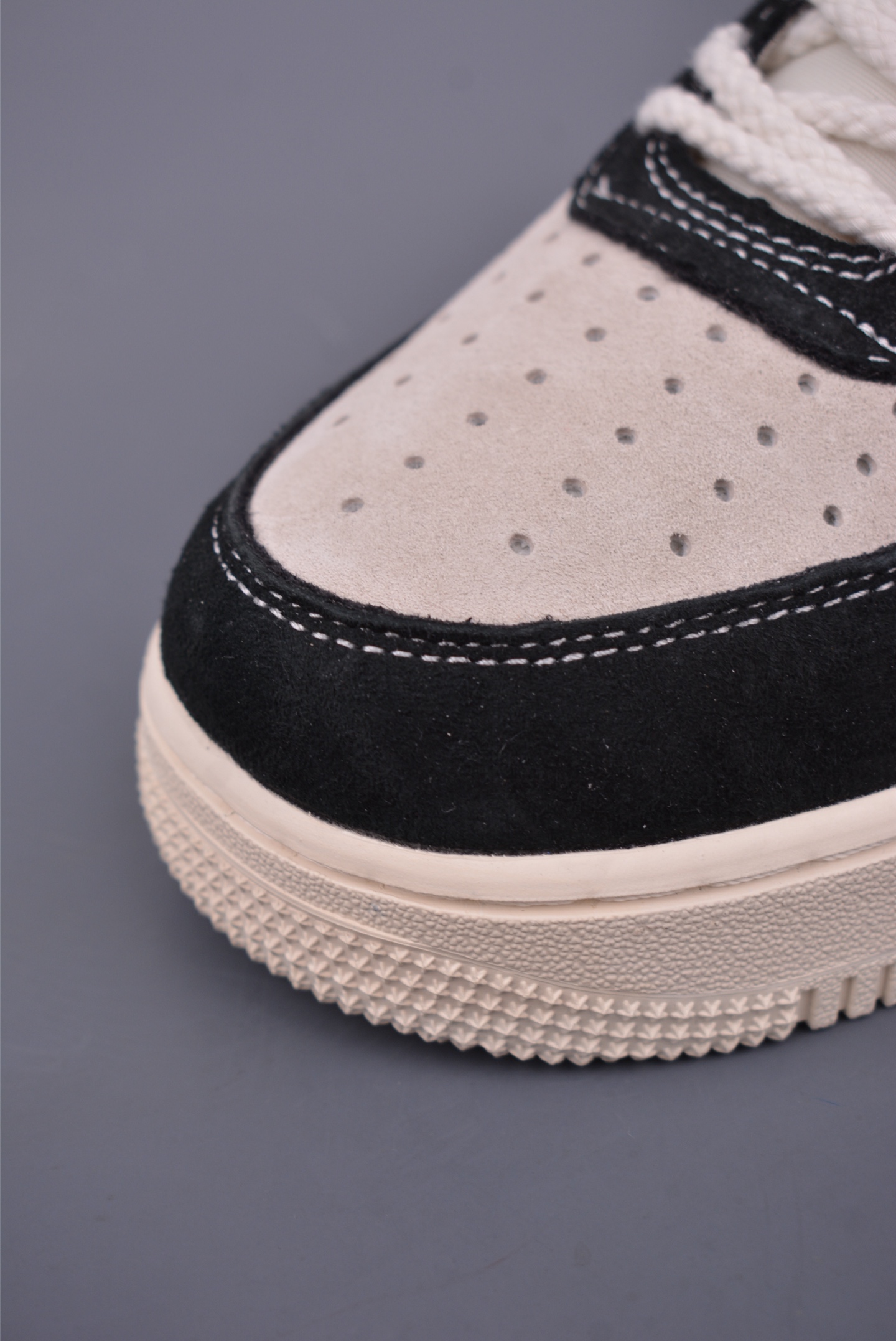 Supreme x Nike Air Force 1 07 LV8 Low 