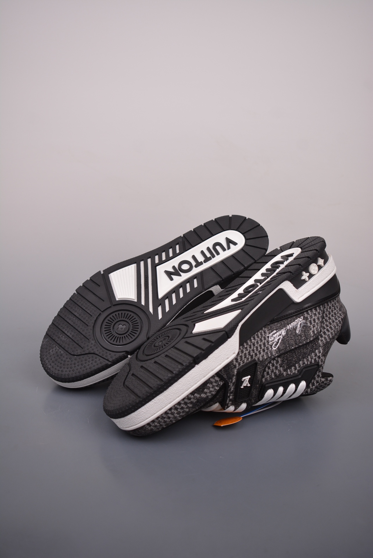 Louis Vuitton Trainer Sneaker Low Black White Grey Plaid 1AD6DX