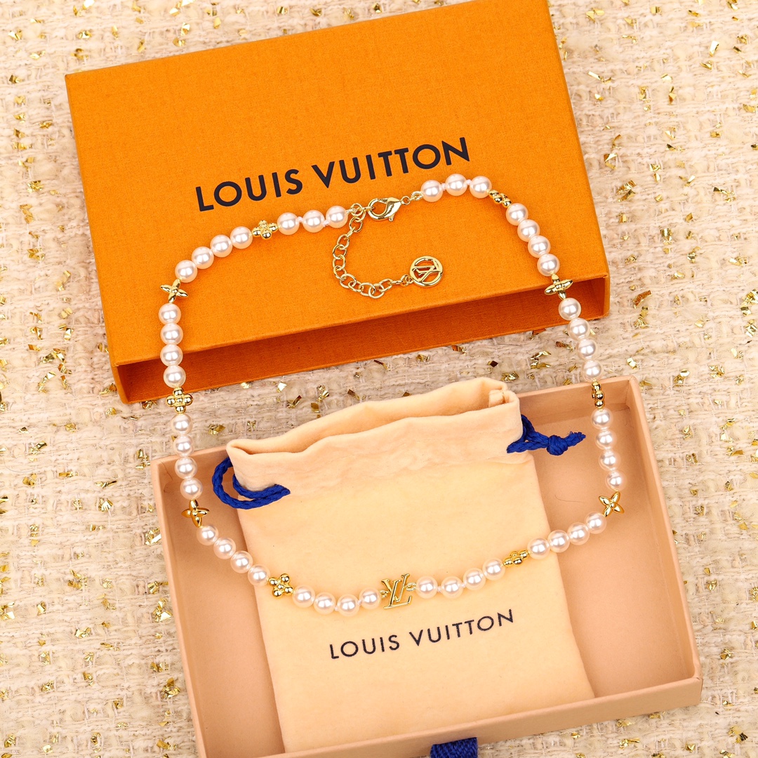 Louis Vuitton Golden Flower Pearl Necklace