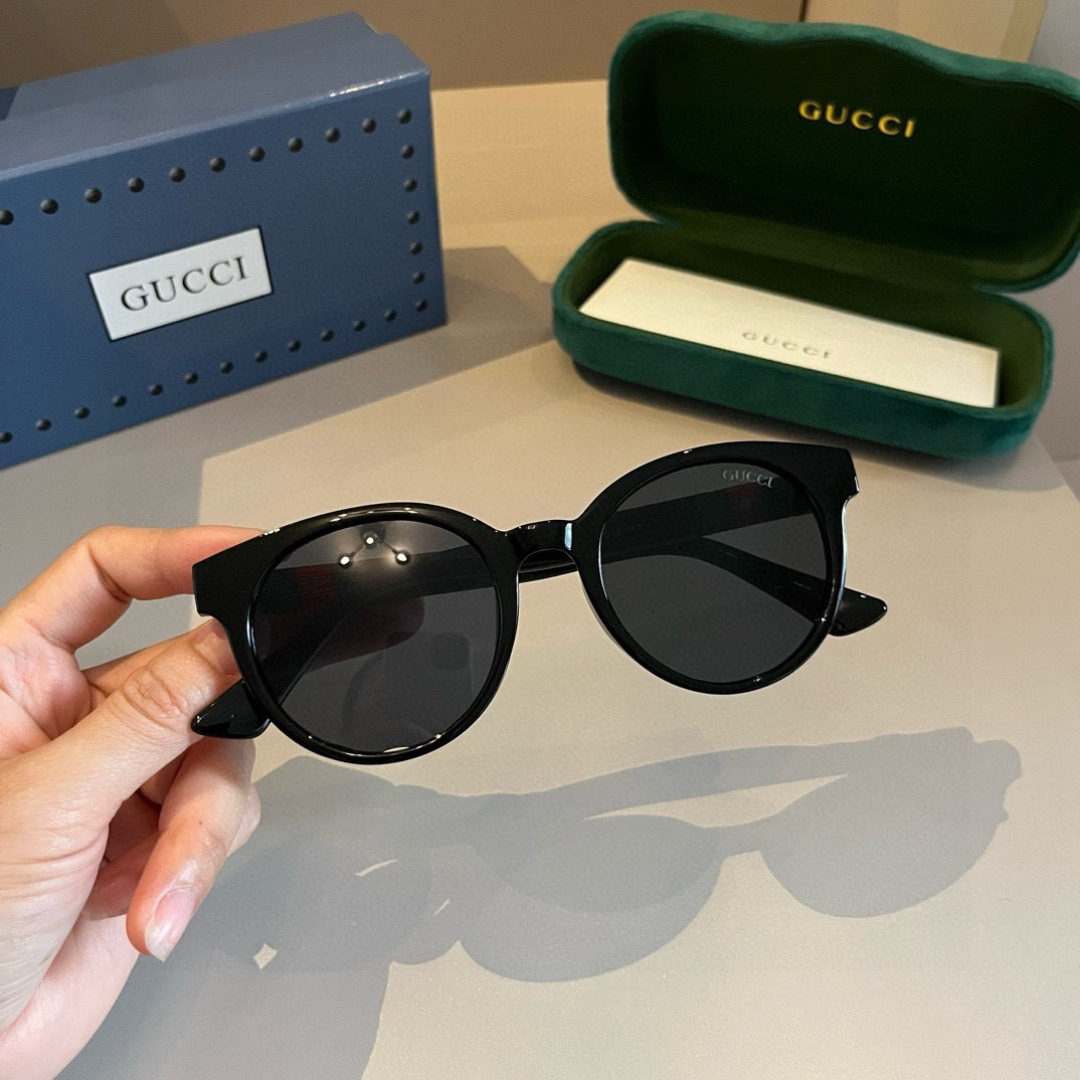 Gucci Round Frame Sunglasses