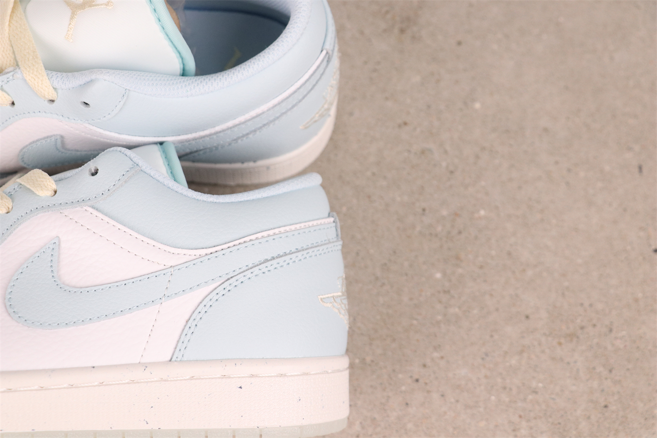 Air Jordan 1 Low SE Glacier Blue HJ5999-400