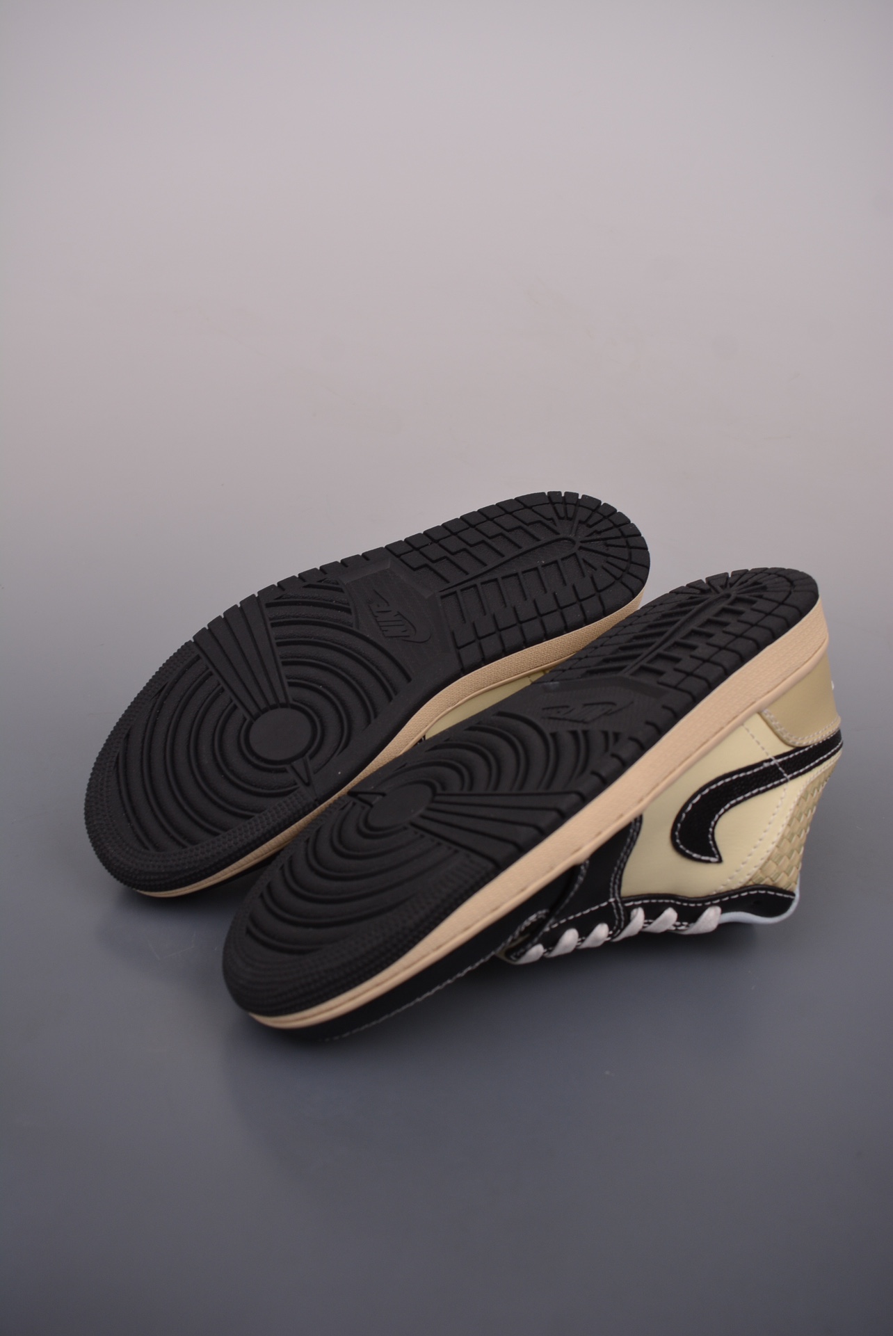 Air Jordan 1 Low SE Coconut Milk Black XZ2828-001