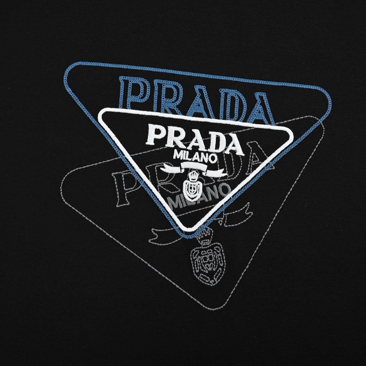 Prada 25ss overlapping triangle logo embroidered short sleeves