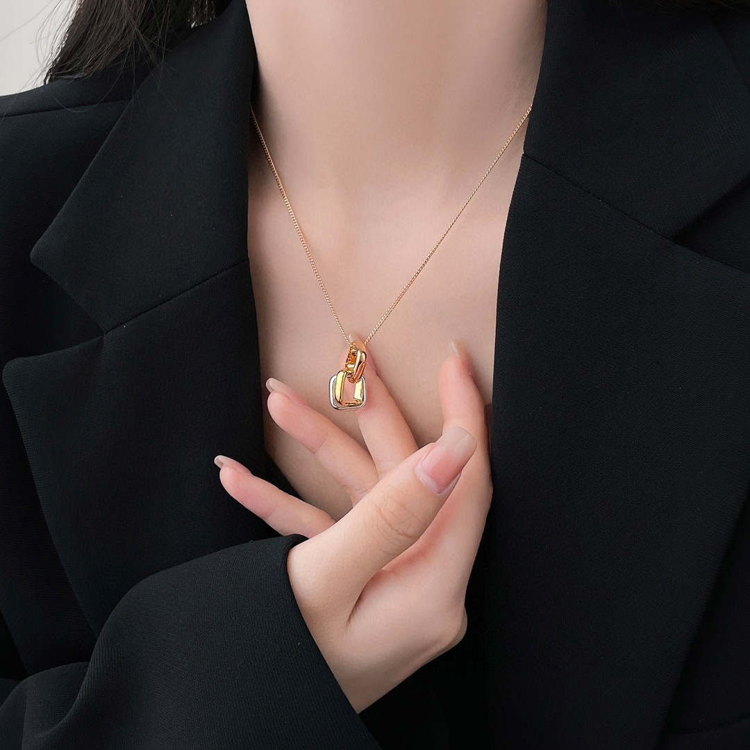 Cartier Trinity cushion-shaped three-color ring necklace