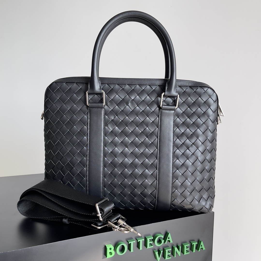 Bottega Veneta Men's Briefcase 690702