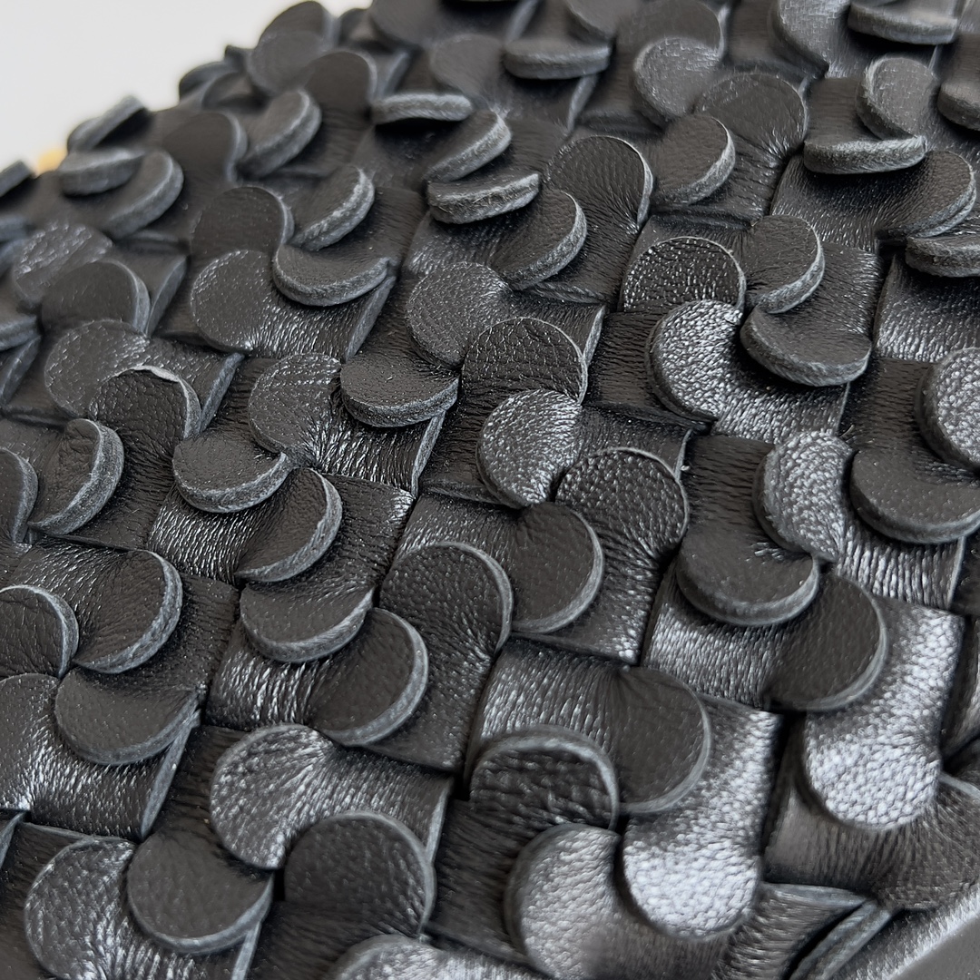 Bottega Veneta 24 Spring Fashion Petal Braided Evening Bag 717622