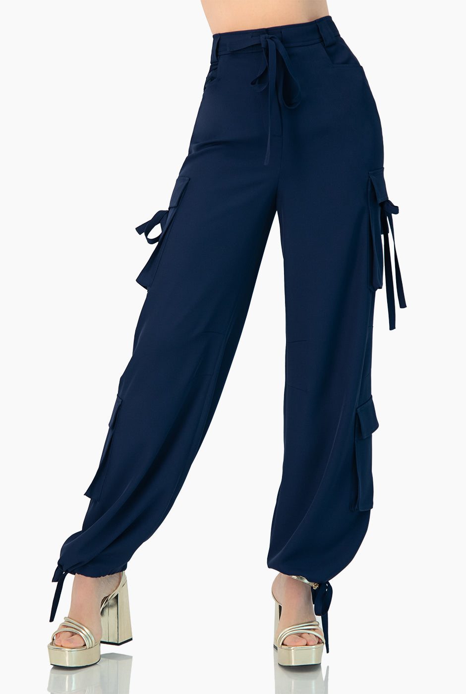 Pantalon cargo liso con cintas