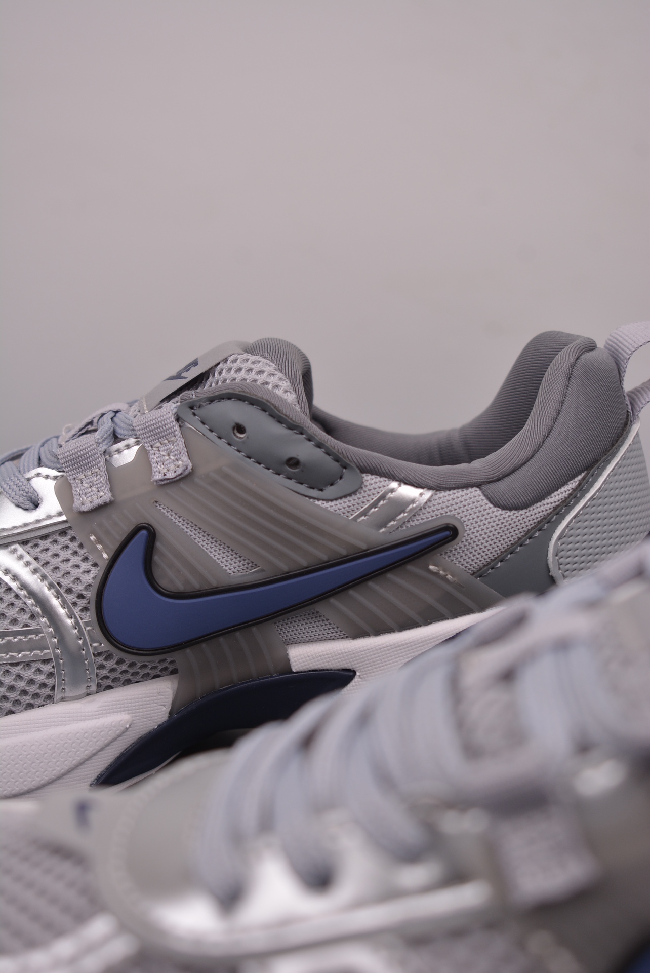 Nike Wmns V2K Runtekk Low Liquid Silver Grey Blue HJ4497-002