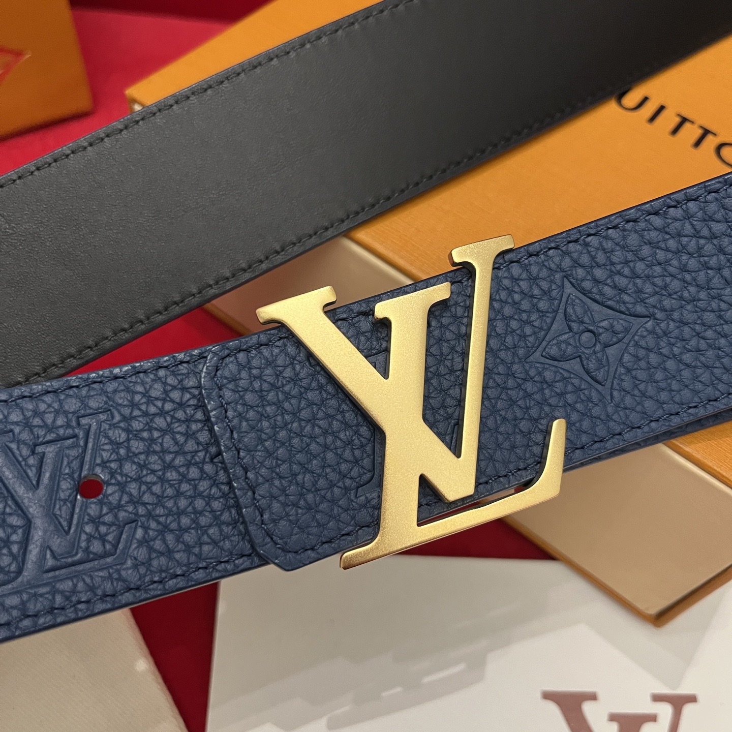 Louis Vuitton Litchi Embossed Cowhide Men's Belt, 4CM Width