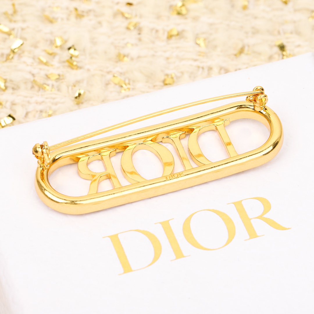 Dior letter full diamond brooch