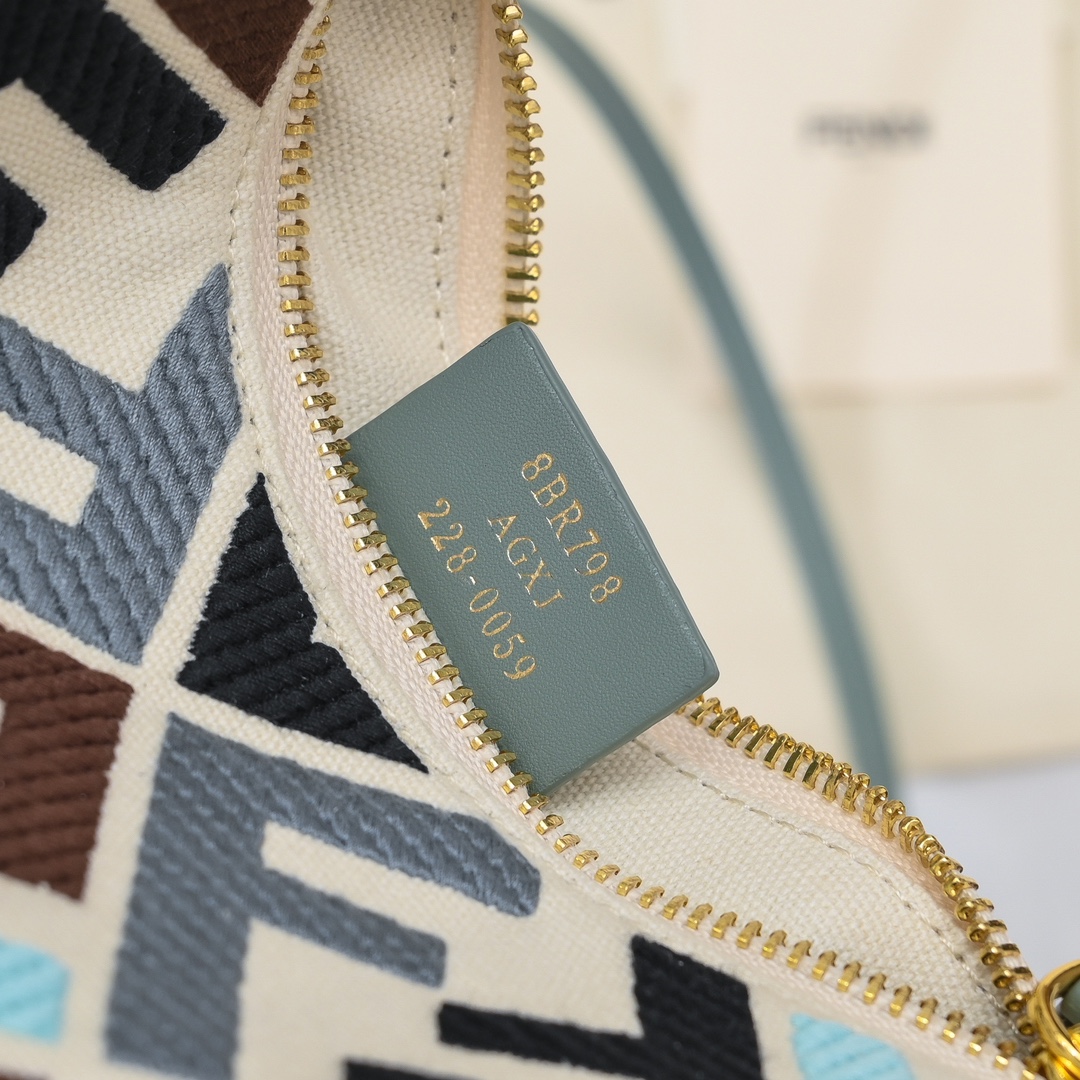 FENDI praphy underarm bag 1009