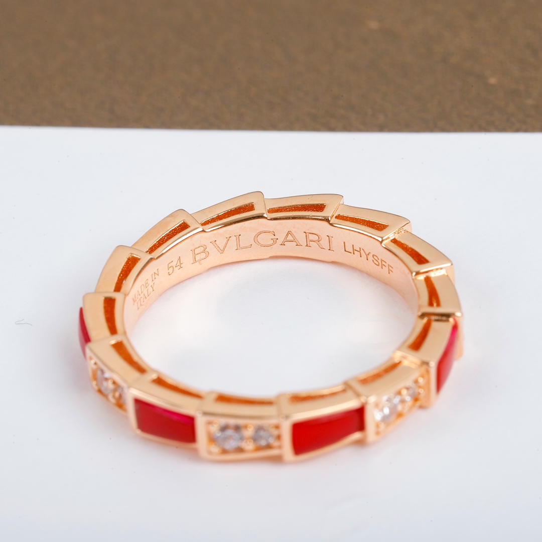 Bulgari Serpenti series mother-of-pearl diamond ring