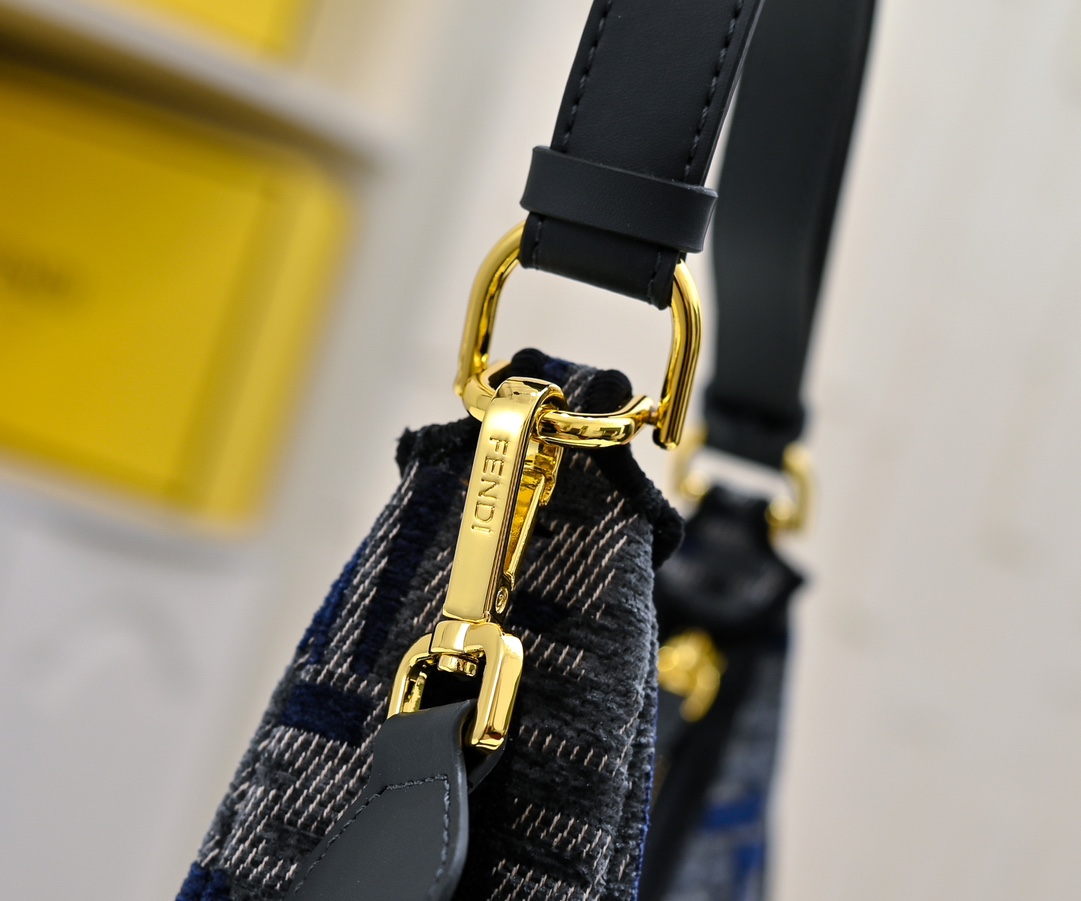 FENDI ay underarm bag 2196
