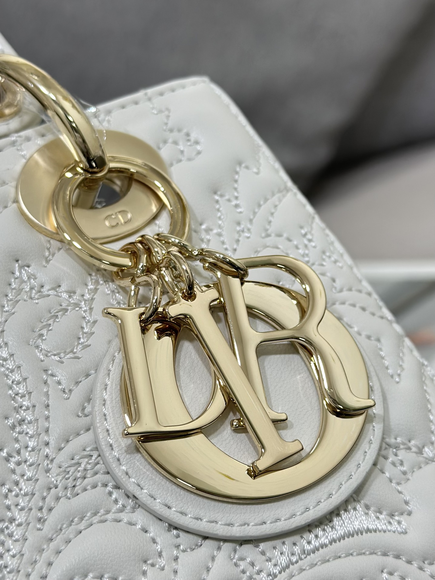 Dior Lady four-grid embossed white Lady Dior bag M0538