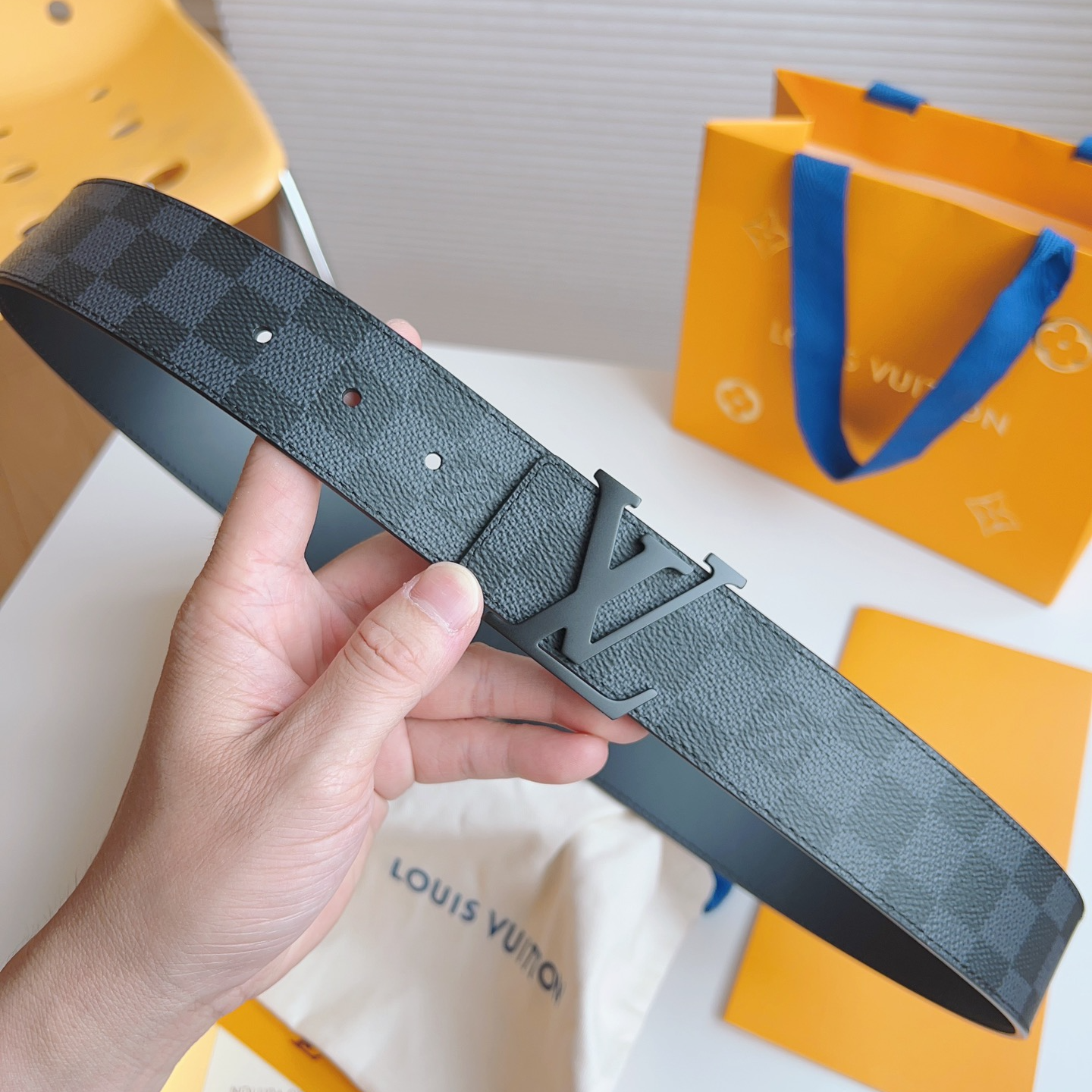 Louis Vuitton Men's Old Fashioned Cowhide Belt 4CM Width