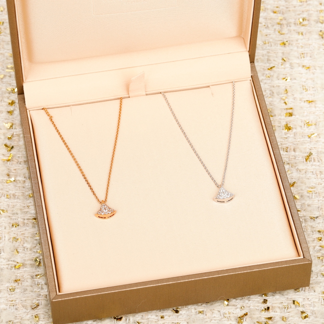 Bulgari small fan-shaped full diamond necklace