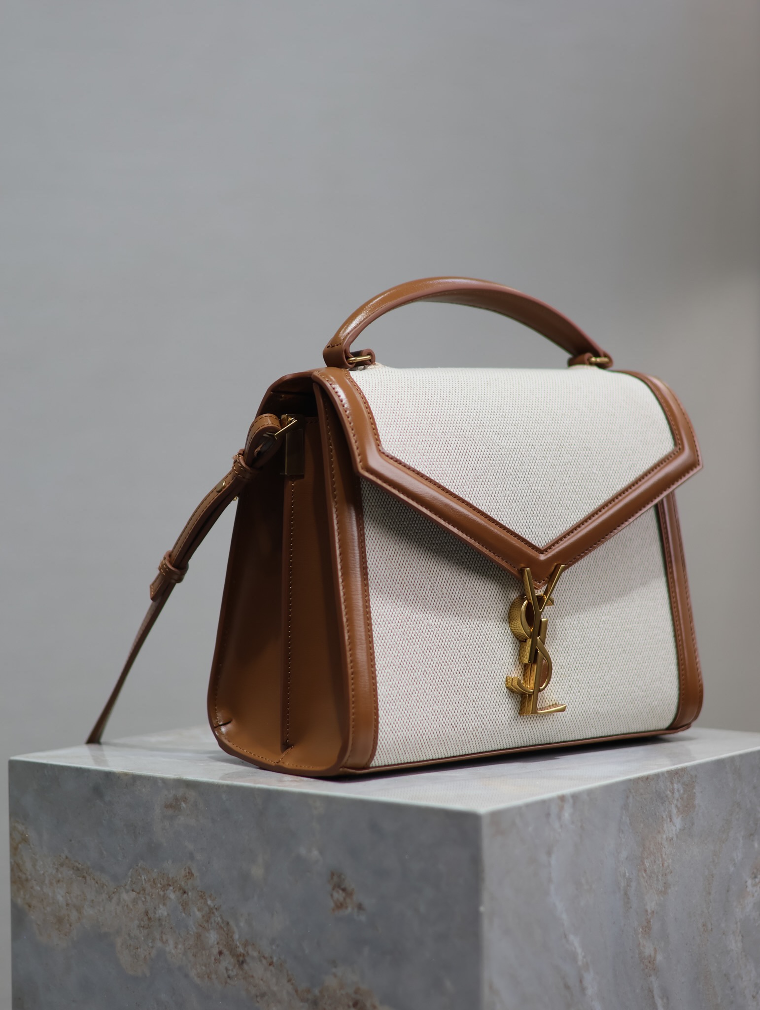 Yves Saint Laurent CASSANDRA Handbag 578000