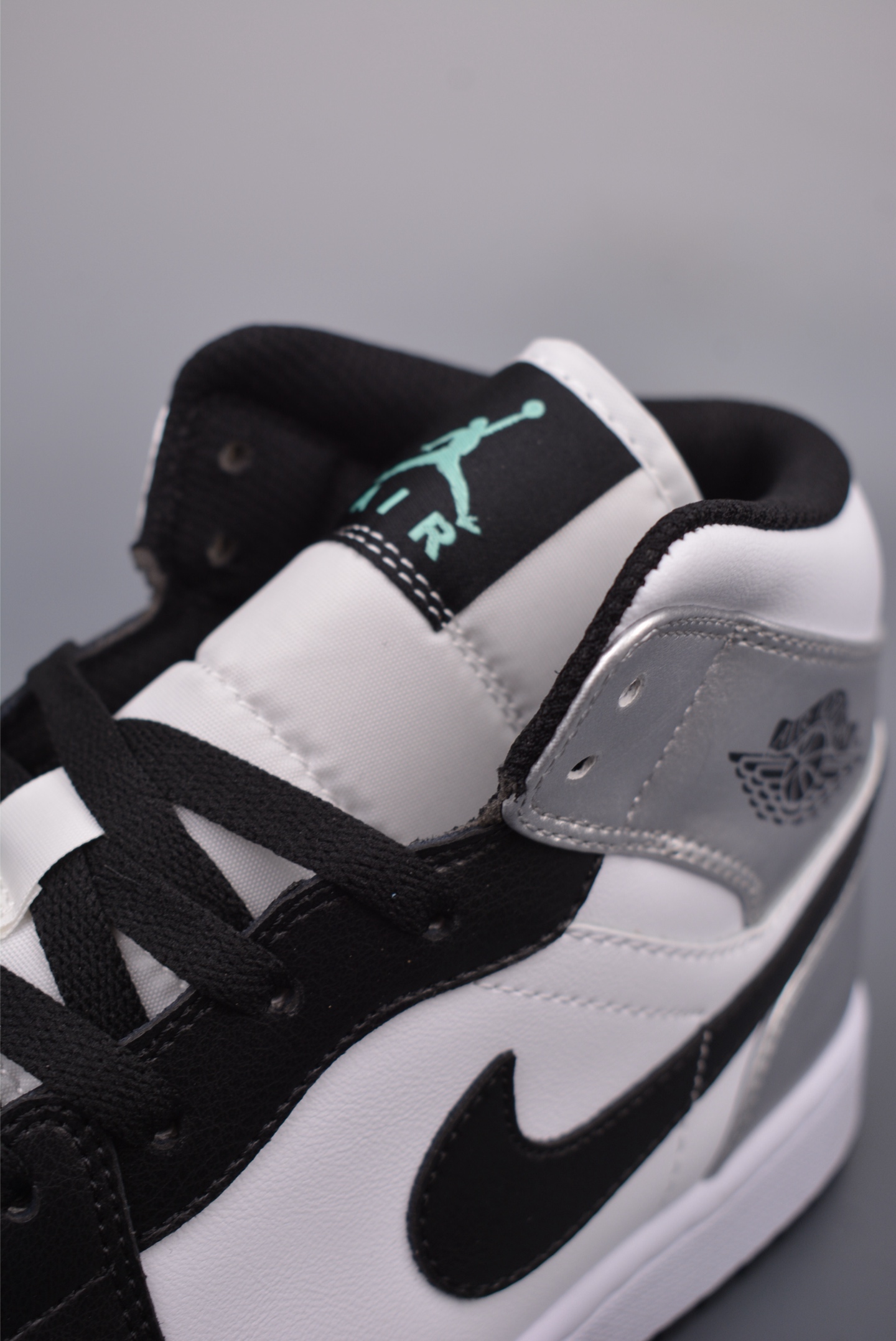 Air Jordan 1 Mid Black Silver DQ8423-103