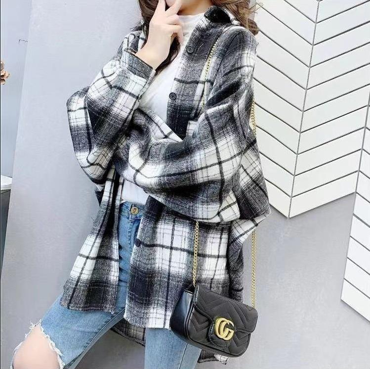 Black and white stripe a large version of a waxed plaid shirt Hong Kong style Coat