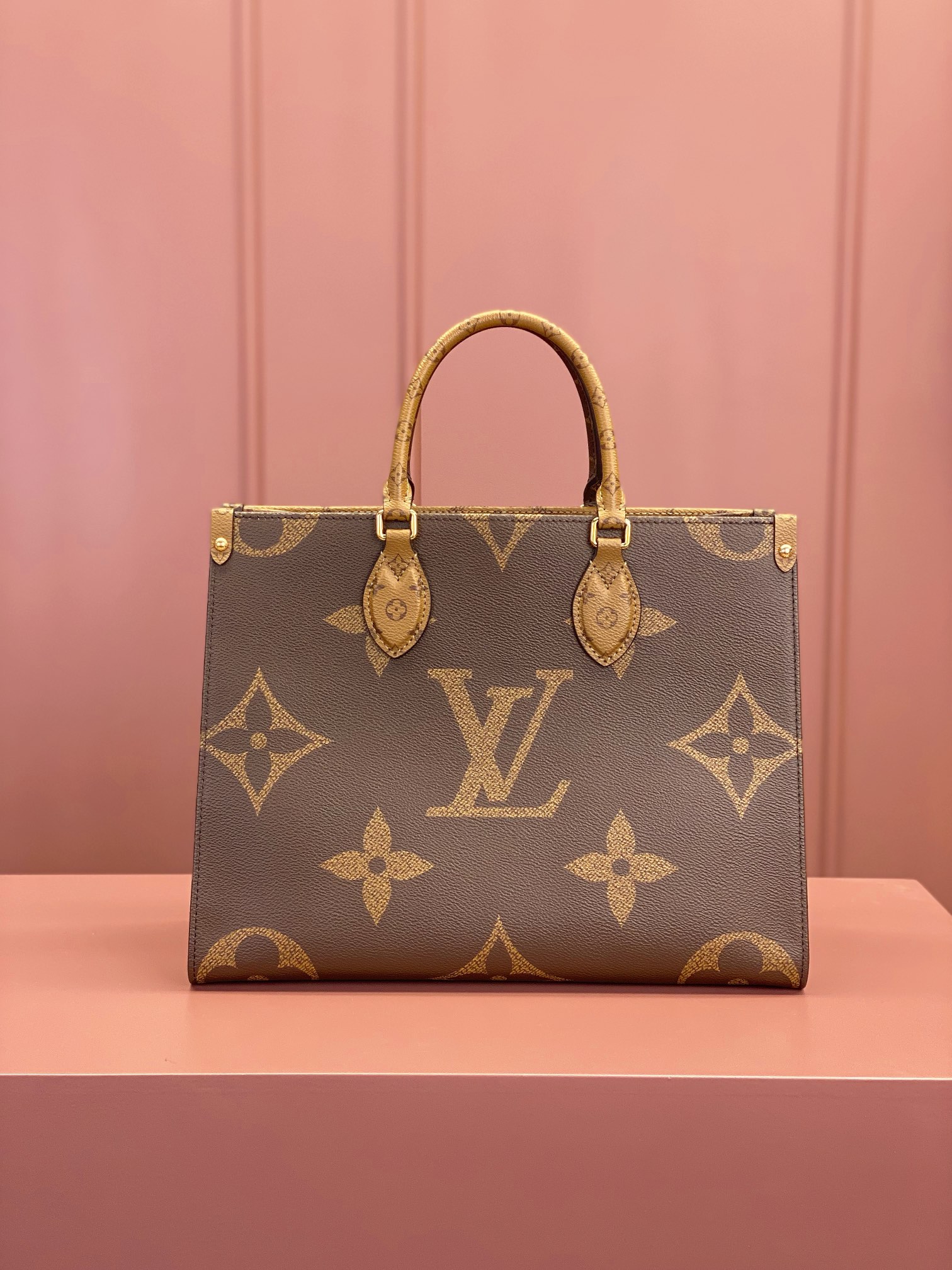 Louis Vuitton ONTHEGO Medium Handbag M45321