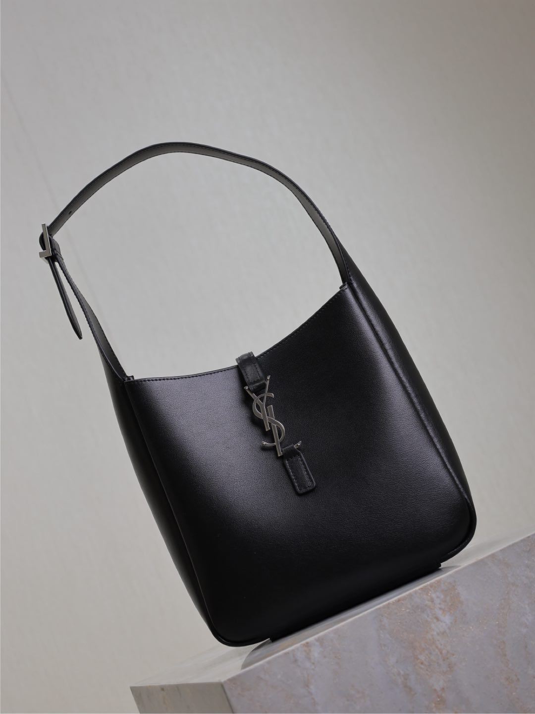 Yves Saint Laurent LE 5A7 Underarm Bag 713938