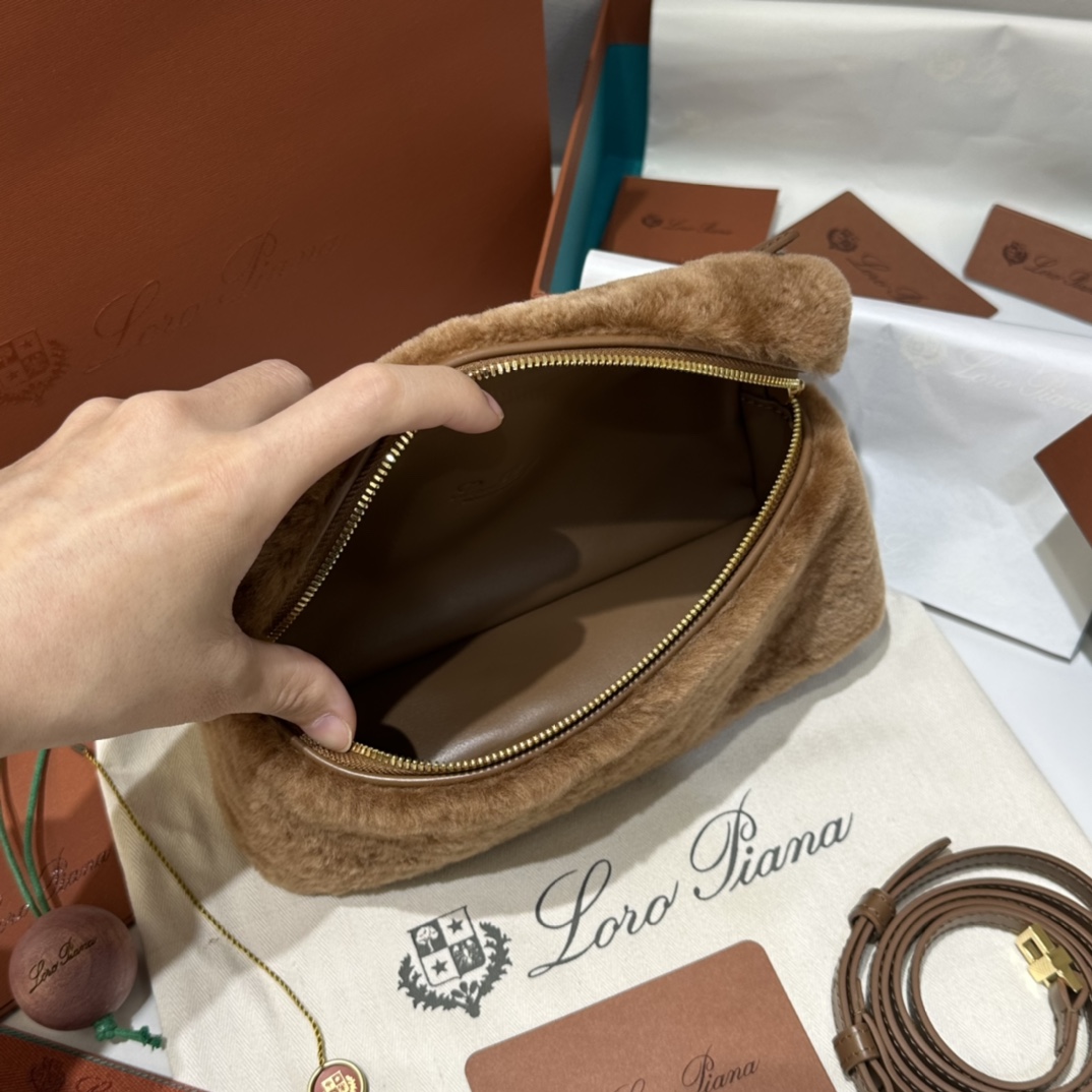 Loro Piana Extra pocket L19 series handbag