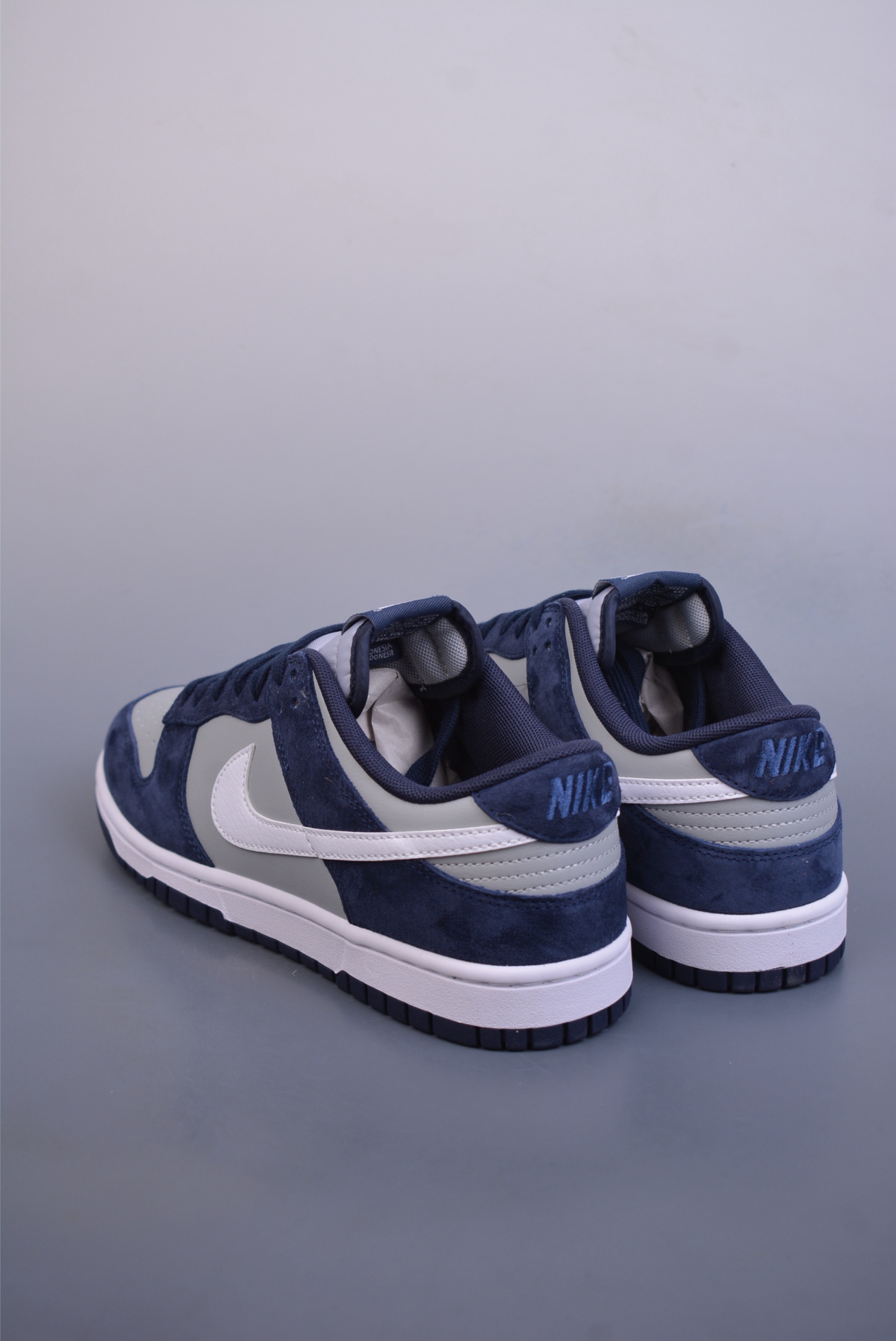 Nike SB Dunk Low Sneakers Navy Blue Grey IB3079-400