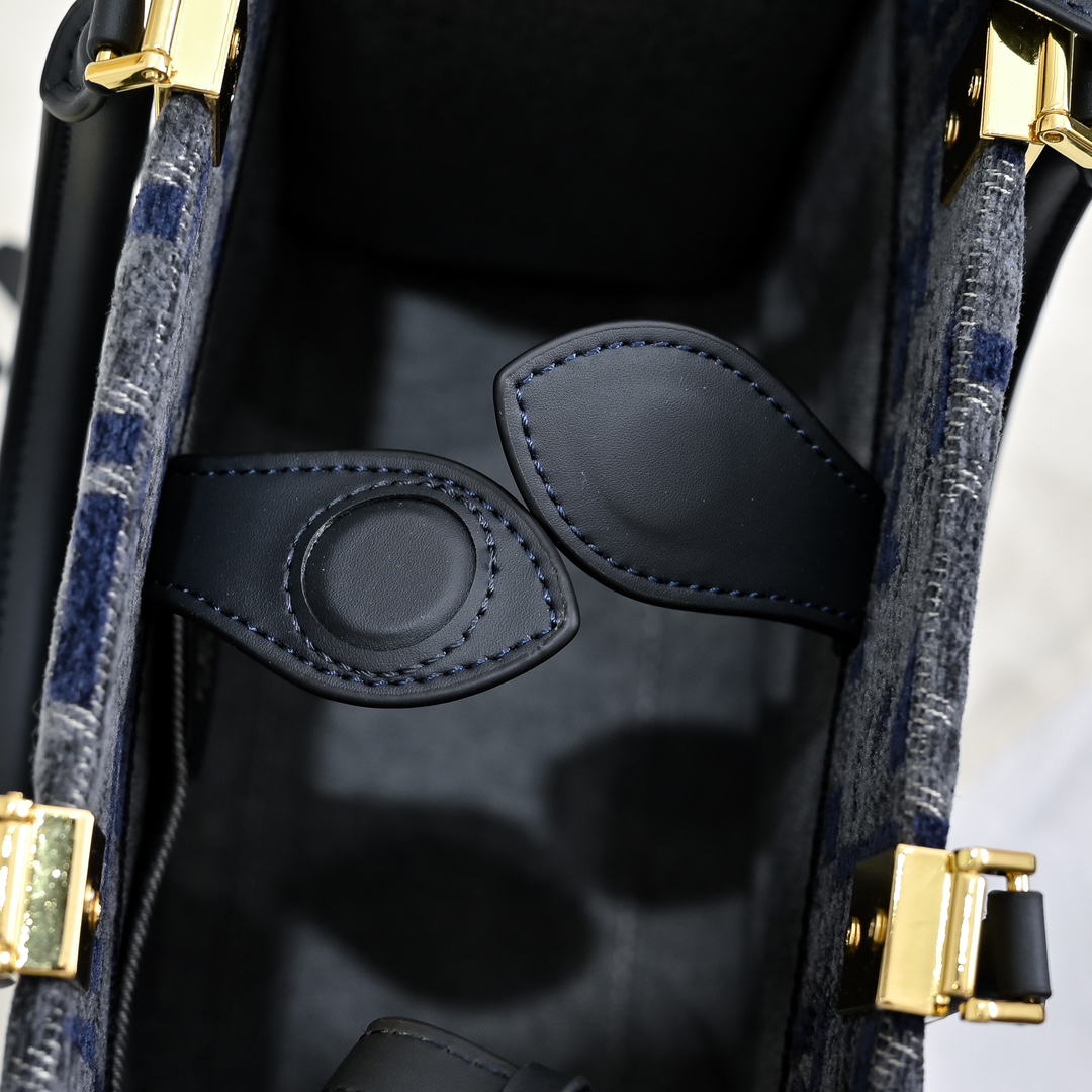 FENDI 0FÉŃĎI TOTE BAG 3364