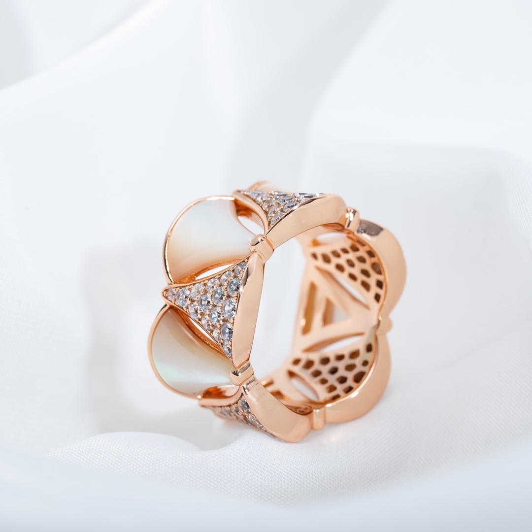 Bulgari Diva mica diamond ring