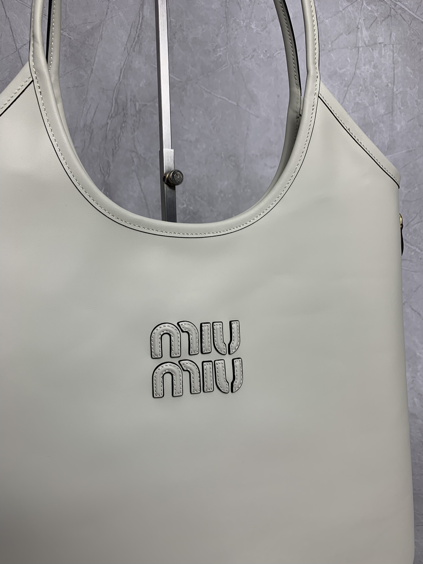 Miu Miu hobo tote 5BG231