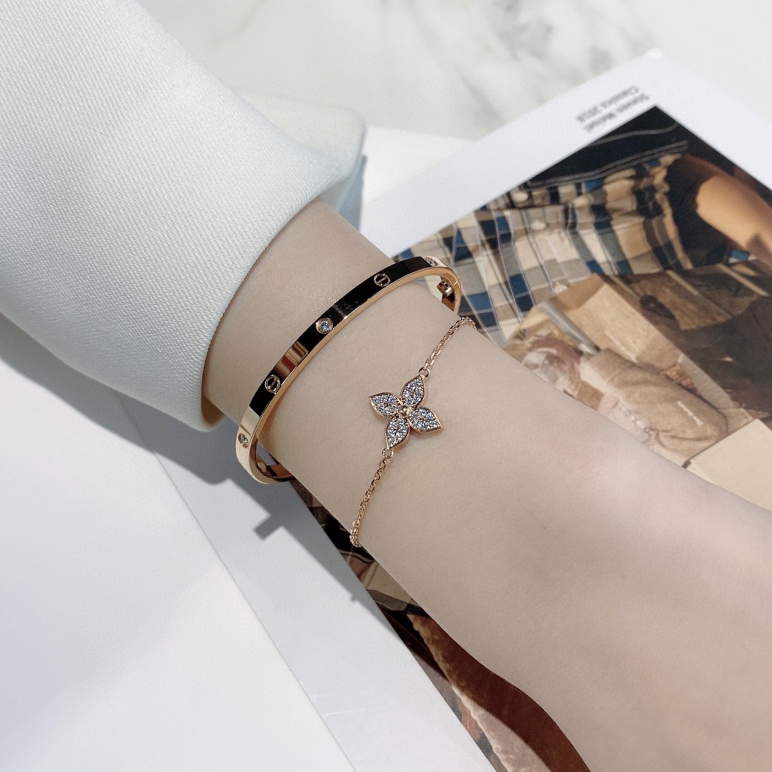 Louis Vuitton Monogram Flower Diamond Floral Pattern