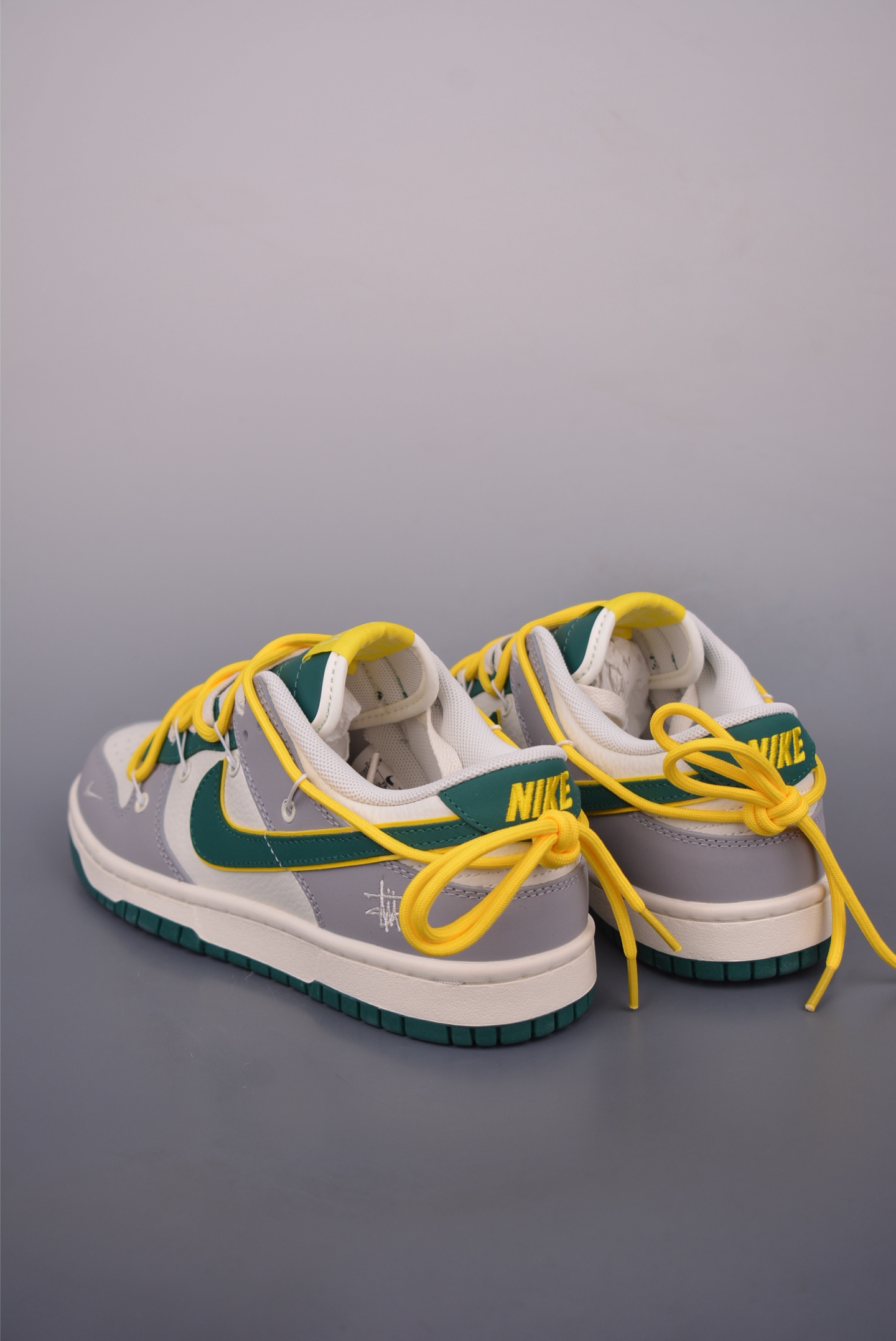 Stussy x Nike SB Dunk Low 